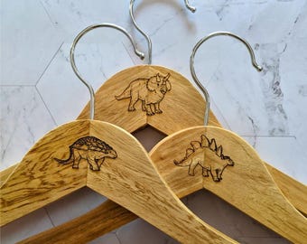 Dinosaurier Kleiderbügel aus Holz | Nodosaurus | Stegosaurus | Triceratops