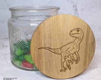 Velociraptor Glas mit graviertem Holzdeckel | Dinosaurier Vorratsglas | Prähistorisches Wohndekor Geschenk