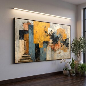 Può includere: Una grande opera d'arte murale rettangolare caratterizzata da una composizione astratta di forme geometriche nei toni del giallo senape, blu ardesia, nero e beige usurato. Il design include una rappresentazione testurizzata di gradini.