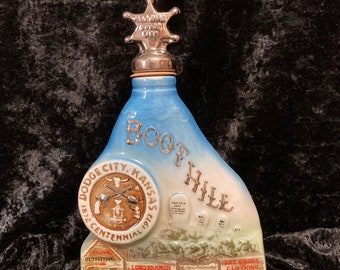 Jim Beam 1970s ヴィンテージ品 カウボーイ陶器 ウイスキースタンド Jim Beam Decanter Boot Hill, Dodge City, Kansas 1972 - Etsy
