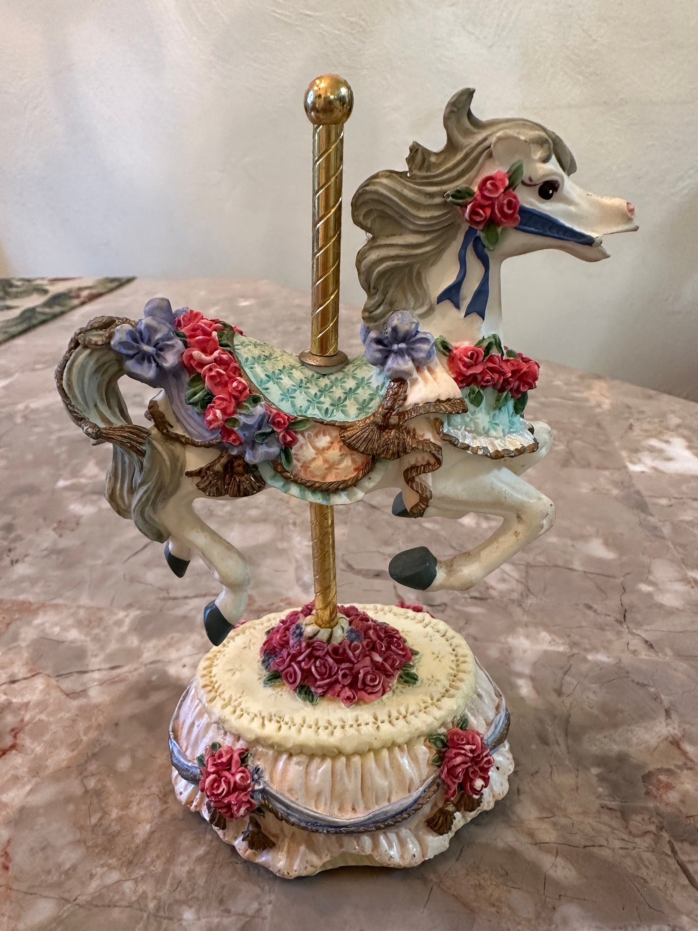 k195r124 Sculpture House「聖母へ捧げる花」オブジェ 置物 Carousel Horse From Heritage House - Etsy