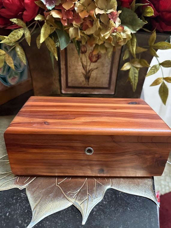 Lane Cedar Keepsake Box - image 1