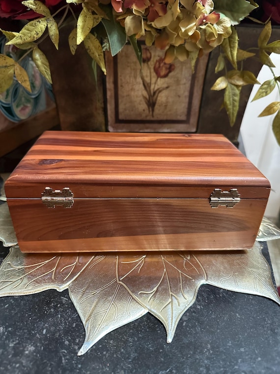 Lane Cedar Keepsake Box - image 2
