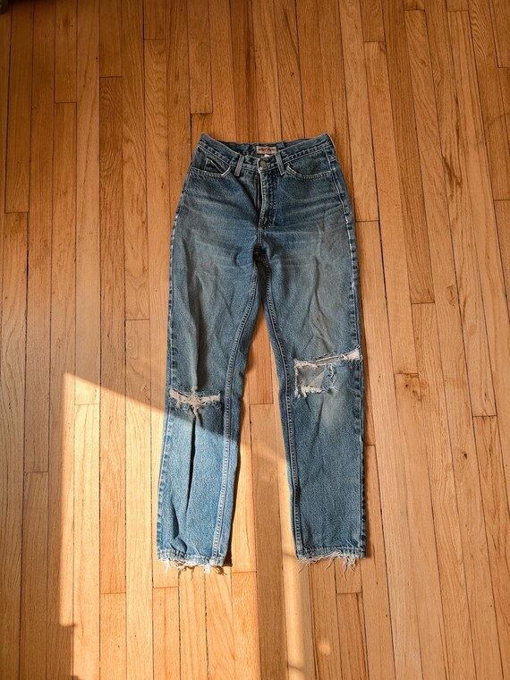 Perfectly Distressed Guess Jeans | 26" Waist