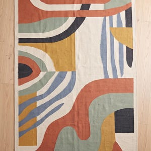 Alfombra Dhurrie de algodón con diseño geométrico abstracto hecha a mano, alfombra Kilim de estilo bohemio. imagen 3