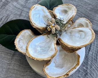 Magnolia ostra con abeja dorada / Decoración floral costera con conchas / Elegante acento de pared para casa de playa