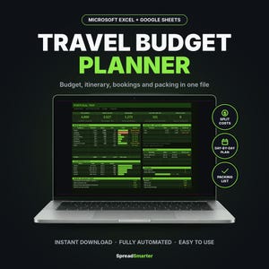 Puede incluir: Un portátil que muestra una hoja de cálculo de planificador de presupuesto de viaje para Microsoft Excel y Google Sheets. La pantalla muestra datos de presupuesto, itinerario y equipaje en texto verde sobre fondo negro. Tres iconos circulares destacan costes divididos, planes diarios y listas de equipaje.