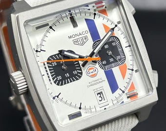 Reloj de pulsera de lujo para hombre Tag Heuer Monaco Gulf con esfera blanca, indicador de fecha y movimiento de cuarzo, reacondicionado.