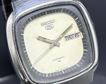 Raro reloj de pulsera vintage Seiko 5 con esfera blanca, movimiento automático japonés, n.º 7009A, para hombre.