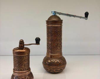Molinillos de pimienta y café hechos a mano con placa de cobre, utensilios de cocina turcos.