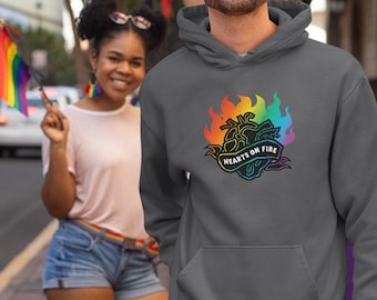 Sudadera con capucha oficial de Hearts on Fire / Denver Pride 2025, colores arcoíris, disponible en 2 colores diferentes hasta la talla 5XL.