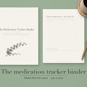 Pode incluir: Duas folhas de papel branco intituladas The Medication Tracker Binder e Current medications - the master list. A primeira página apresenta uma ilustração botânica cinzenta. A segunda página contém uma grelha para o registo de medicamentos.