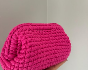 Fuchsiafarbene Clutch