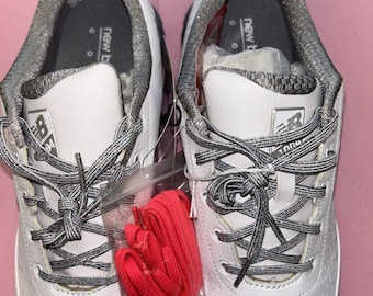Chaussures de golf New Balance. Blanc avec lacets scintillants. Système de verrouillage mince. Taille 10. NNB