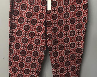 Simply Southern Pants. Red, grey and Black Floral. 5 Pocket. 28 Inseam. New.