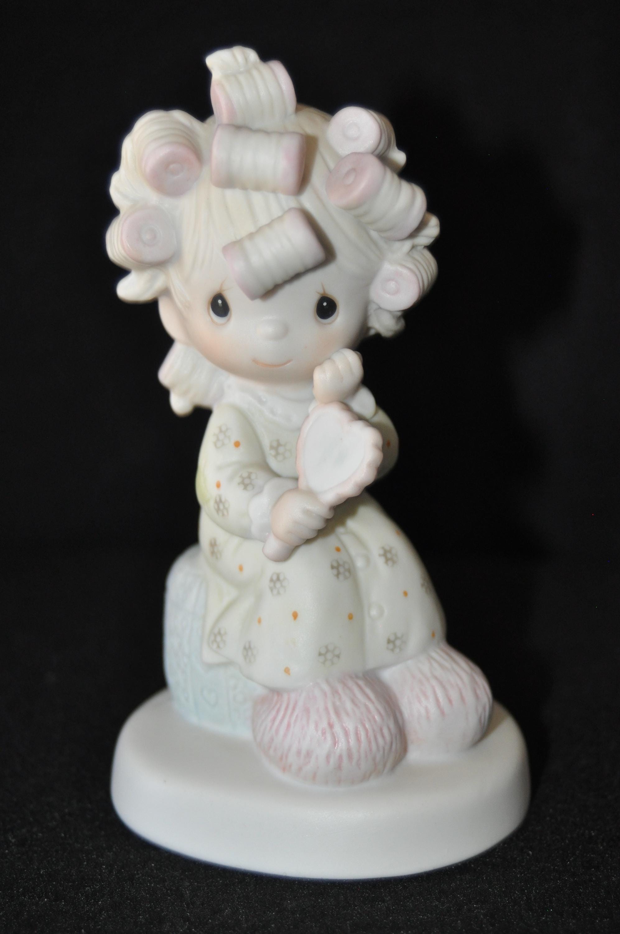 Precious Moments figurine “Smile God Loves You” #PM-821