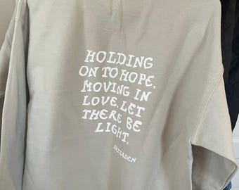 Hope Love Light Sweatshirt, Beige Crewneck, Positive Message Sweatshirt, Cozy Sweatshirt, Comfortable Sweatshirt, Best Sweatshirt