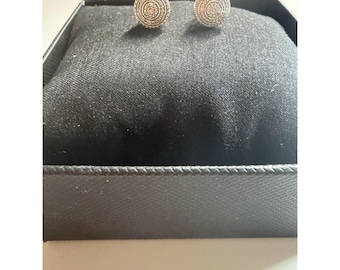 Pendientes de plata de ley 925 con racimo de diamantes naturales de talla redonda.