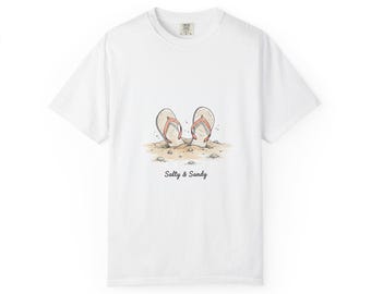 Flip Flops auf Sand T-Shirt | Salty & Sandy Strand-Grafik-T-Shirt