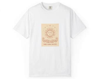 Hier kommt das Sun Face Illustration T-Shirt | Retro himmlische Grafik