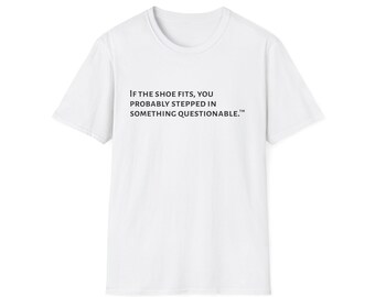 Camiseta "Si el zapato te queda bien, probablemente pisaste algo cuestionable"