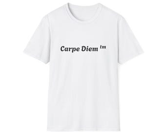 Camiseta Carpe Diem, diseño minimalista con texto en latín.