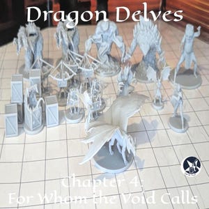 Può includere: Una collezione di miniature fantasy grigie, tra cui draghi, mostri e umanoidi, disposte su una superficie a griglia. Il testo "Dragon Delves" e "Chapter 4: For Whom the Void Calls" sono visibili.