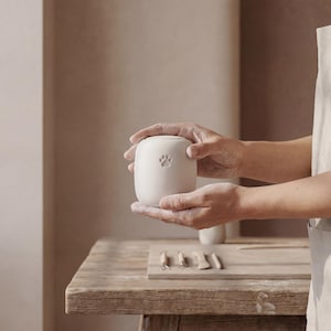 Ceramic urn for pet ashes - minimal and elegant design - made in Italy image 11