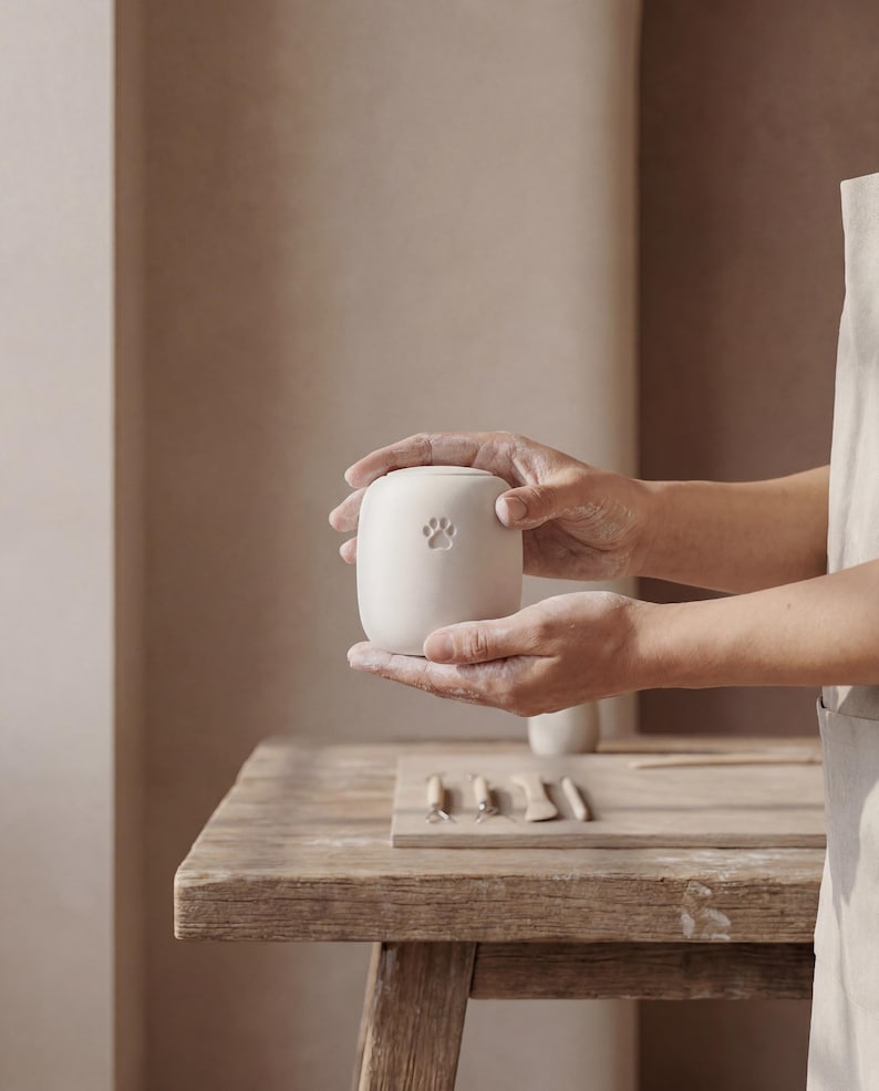 Ceramic urn for pet ashes - minimal and elegant design - made in Italy image 11