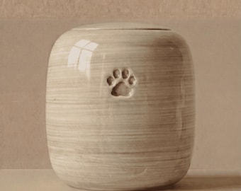 Ceramic urn for pet ashes - minimal and elegant design - made in Italy