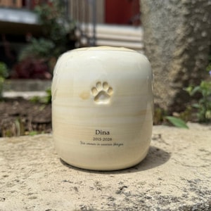 Ceramic urn for pet ashes - minimal and elegant design - made in Italy image 19