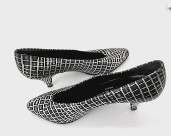 Women Dress Shoes, Dressy Pumps, Vintage Silver Black Snakeskin Look Metallic Pumps size 9.5+2" Heel, Designer Shoes, Charles Jourdan Pumps