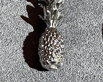 Vintage sterlingzilveren ananasbedel met getextureerde body