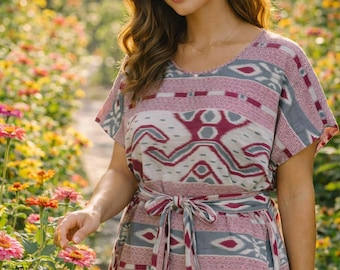 Jersey de batik Simply Elegant – Top de batik indonesio hecho a mano, blusa ajustable con lazo lateral, pareo para resort, atuendo de viaje bohemio