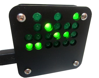 Kit d'horloge binaire dans un boîtier noir mat Alimenté par USB Lumières vertes