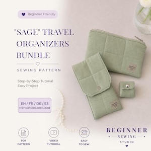 Può includere: Un cartamodello per un set di organizer da viaggio Sage che include una pochette rettangolare con cerniera, una pochette alta con patta e bottone a pressione e una piccola pochette quadrata, in tessuto trapuntato verde salvia con logo.