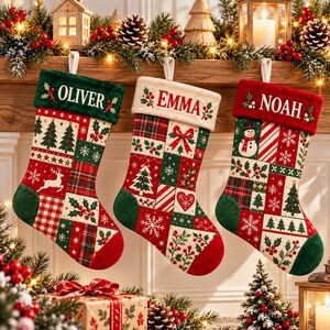 Calcetín navideño personalizado: decoración navideña para chimenea con diseño de reno a cuadros estilo patchwork.
