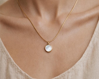Memoura Digital Necklace