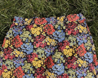 1940s Printed cotton floral skirt, Medium, hand made, 30 waist, side zip vintage 40s