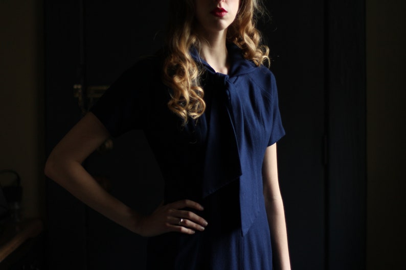 50s60s Navy Wool wiggle dress pockets Small with bow