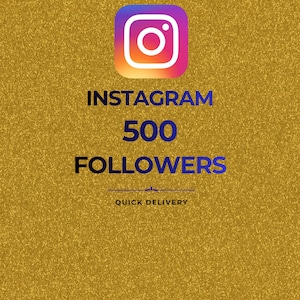 Può includere: Una grafica digitale su uno sfondo glitterato dorato con il logo di Instagram in alto. Sotto il logo, il testo recita INSTAGRAM 500 FOLLOWERS in lettere maiuscole blu scuro, seguito da una piccola linea orizzontale e dal testo QUICK DELIVERY.