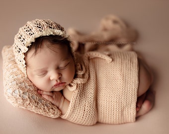 MOLLY Newborn bonnet, newborn pillow and wrap set, Newborn girl set, Newborn Knit Hat, Photo Props, Photography Props