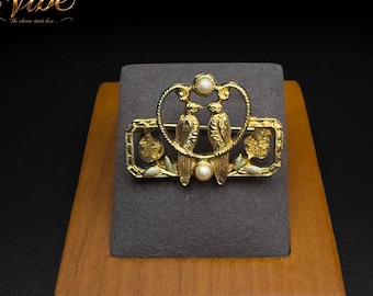 Rare Vintage 1950s-1960s Gold Tone Love Birds Open Heart Wreath Faux Pearl Brooch Pin
