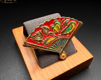 Vintage 1980s Chinoiserie Red Green Enamel Gold Tone Fan Brooch