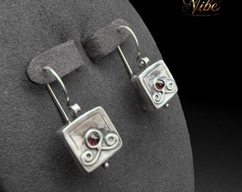 Vintage Early 2000s 925 Sterling Silver Silpada Didae Square Red Garnet Cabochon Dangle Earrings