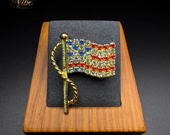 Vintage 1980s Red White Blue Rhinestone Waving American Flag Pole Brooch