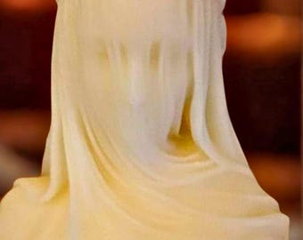 Große handgemachte dekorative Kerze der verschleierten Dame