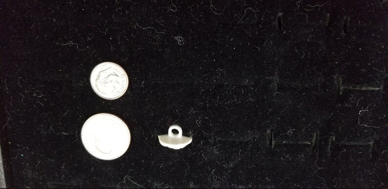 Vintage Dimensional Rose White Colored 6 on lot size 28 with shank buttons