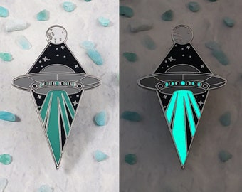 GLOW in the DARK UFO Pin, Moon Pin, Space Pin, Flying Saucer Pin, Glow Pin, Ufo Pin, Enamel Ufo Pin, Alien Pin, Horror Pin, Area 51 Pin, Ufo