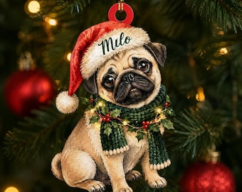 Gepersonaliseerd kerstornament met een mopshond, cadeau met de naam van de hond, mopshond met kerstmuts als kerstboomversiering.